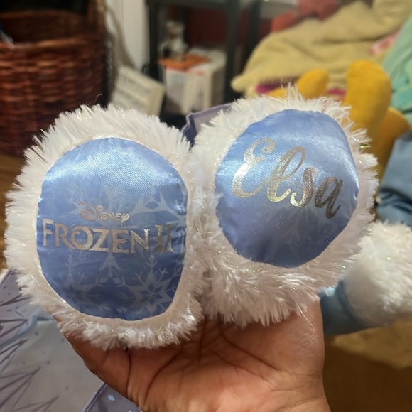 Build a Bear Frozen 2 Elsa Singing Disney 18” plush w/ Dress - Picture 4 of 5